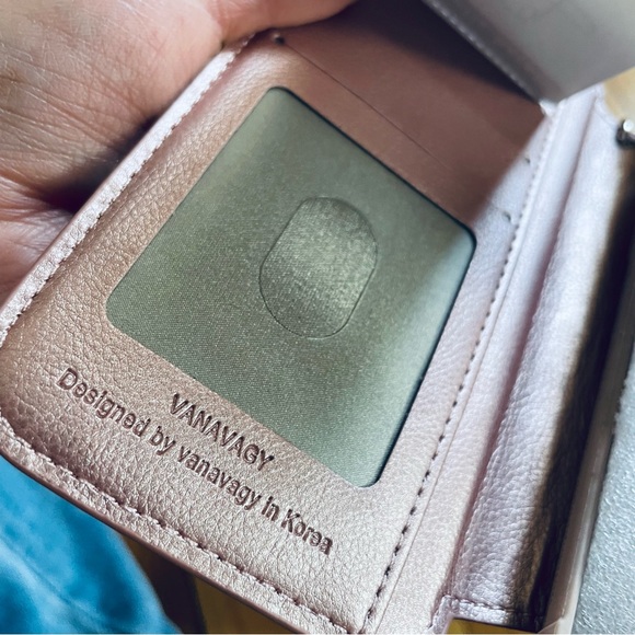 VANAVAGY iPhone 12/12 Pro Magnetic Wallet Case - Picture 5 of 7